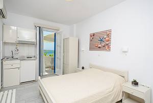 Naxos accommodation Diogenis Studios at Saint George Beach, Naxos Greece
