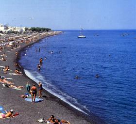 Kamari beach - in Santorini